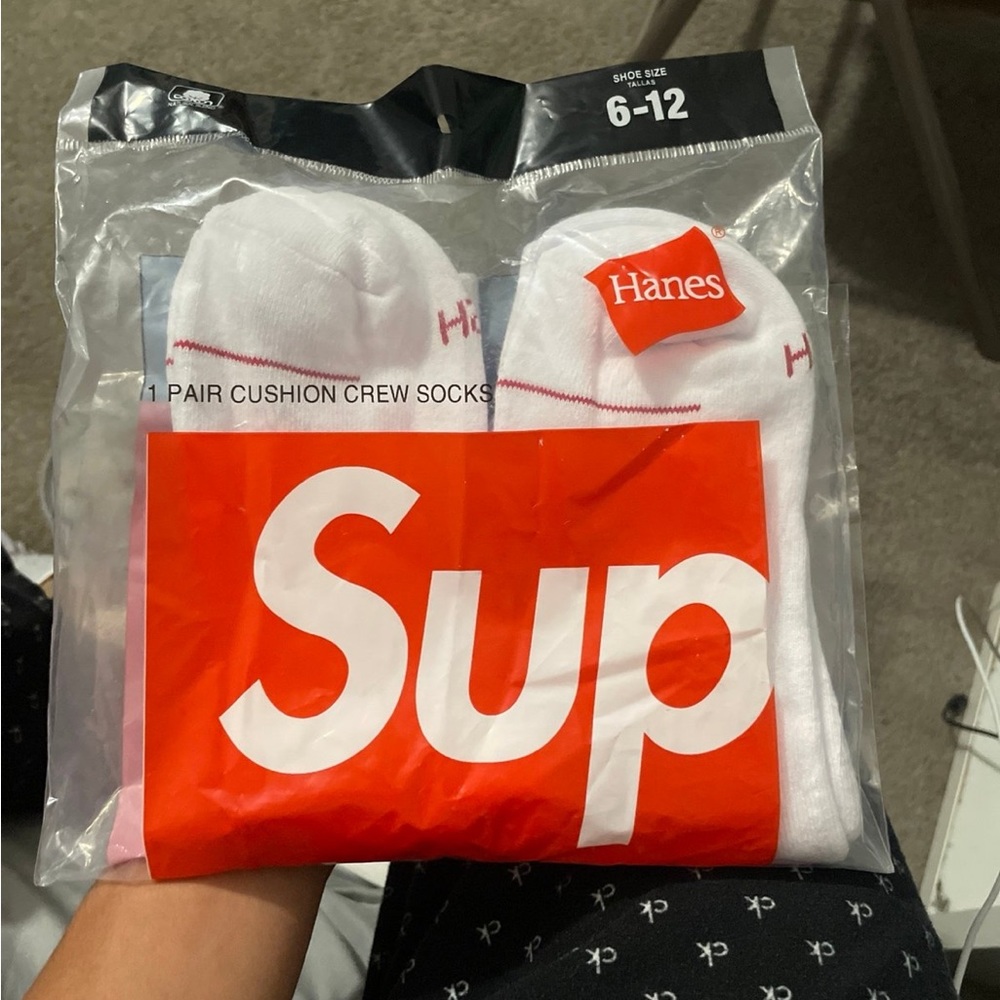 Supreme socks